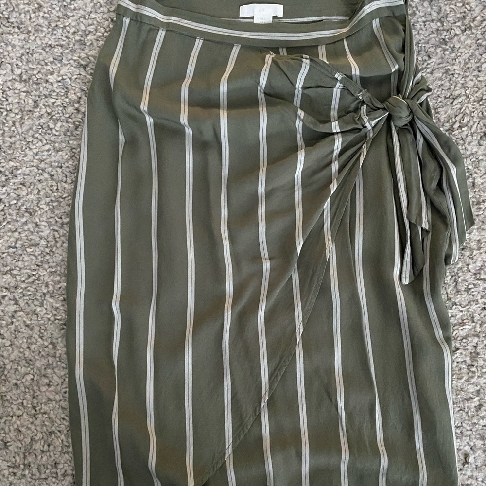 High waisted striped olive skirt